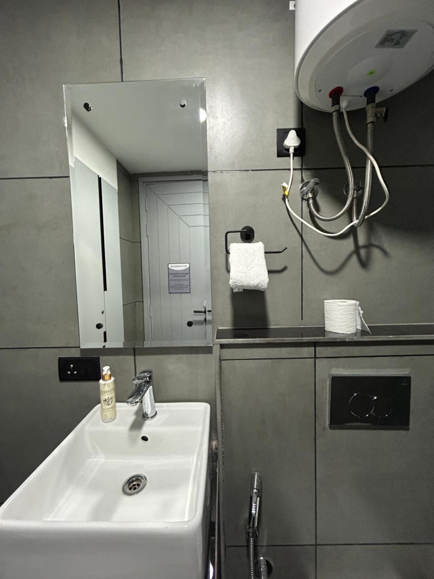 Bedchambers Serviced Apartment, Golf Course, Gurgaon Eksteriør bilde